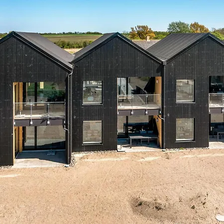 Havnehusene, Lejl, 33 *